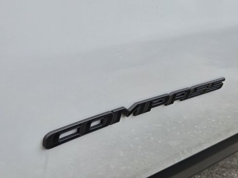 Used 2025 Jeep Compass Trailhawk AWD/4WD image 4
