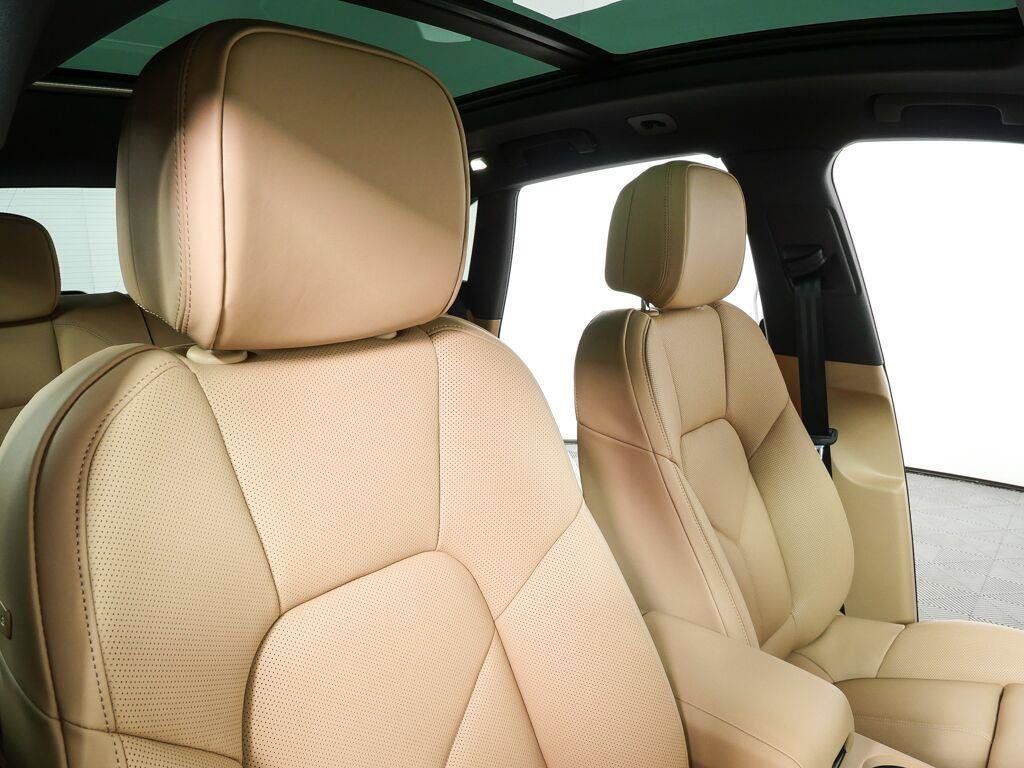 Certified 2026 Porsche Macan AWD/4WD image 24