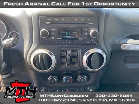 Used 2012 Jeep Wrangler Unlimited Rubicon w/ Dual Top Group AWD/4WD image 12
