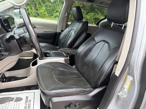 Used 2019 Chrysler Pacifica Limited FWD image 27