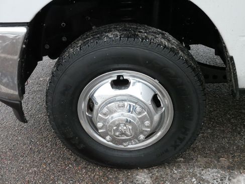 Used 2024 RAM 3500 Tradesman w/ Chrome Appearance Group image 15