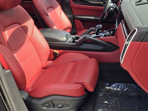 Used 2022 Porsche Cayenne image 20