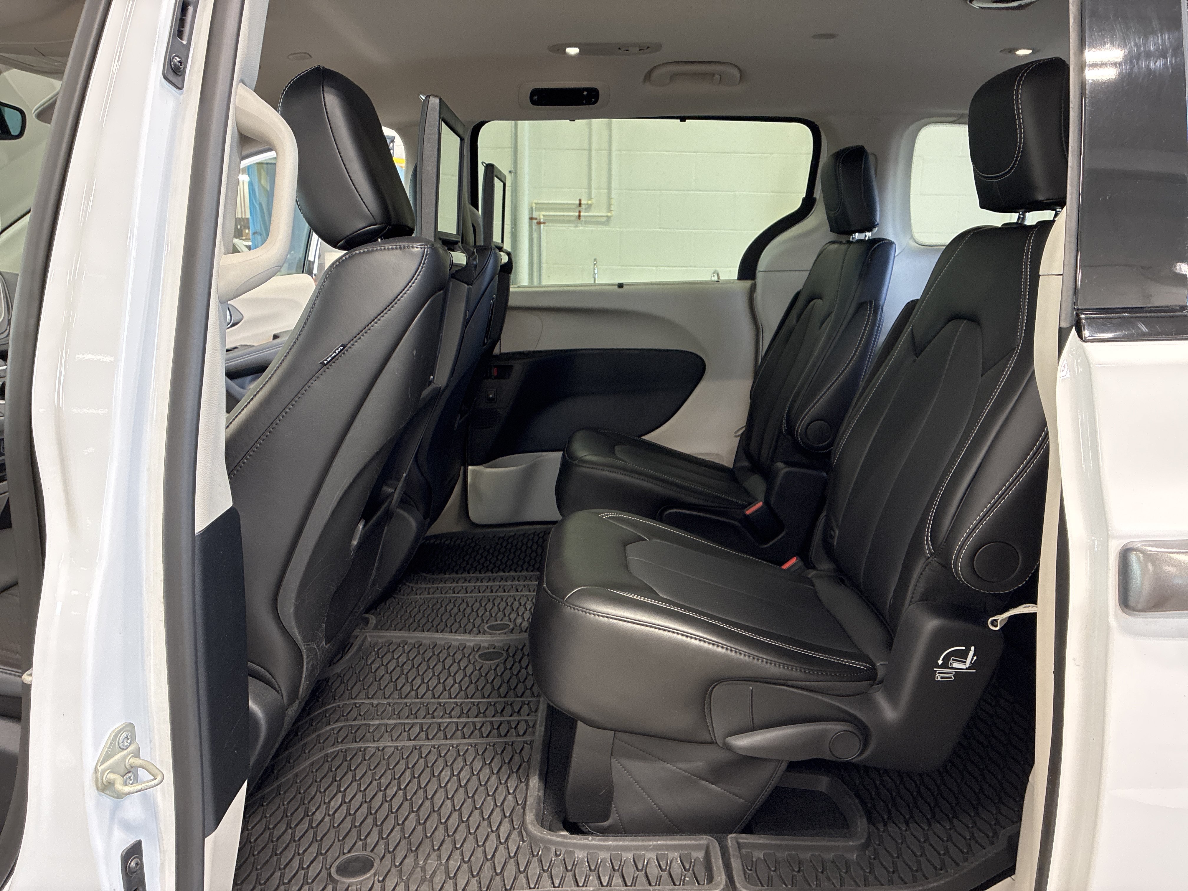 Certified 2024 Chrysler Pacifica Touring-L w/ Uconnect Theater Family Group AWD/4WD image 13