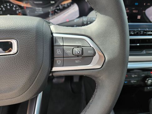 Used 2025 Jeep Compass Limited AWD/4WD image 18