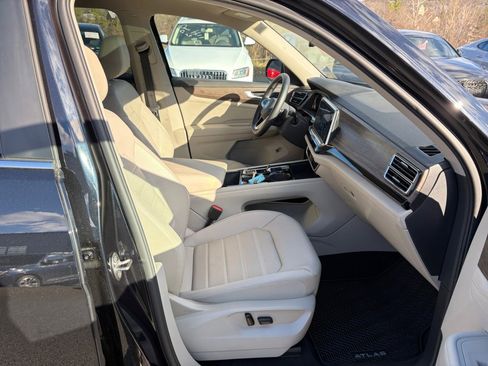 Used 2025 Volkswagen Atlas SEL image 28