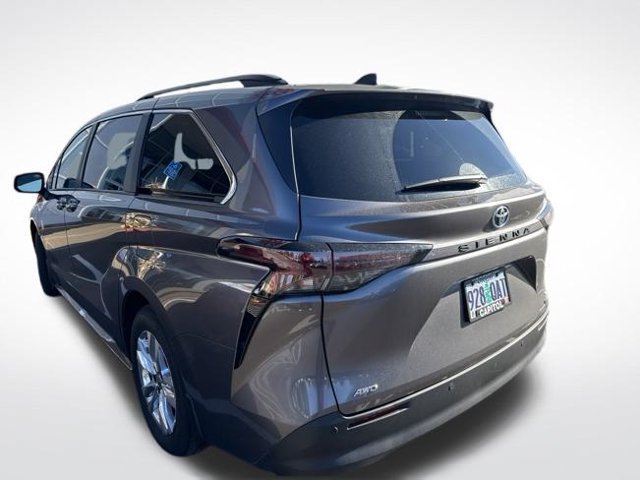 Used 2024 Toyota Sienna XLE w/ XLE Plus Package AWD/4WD image 6