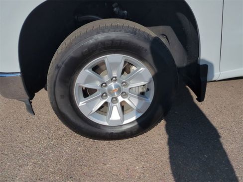 Used 2025 Chevrolet Silverado 1500 LT image 32