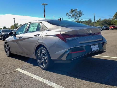 New 2025 Hyundai Elantra Limited image 7