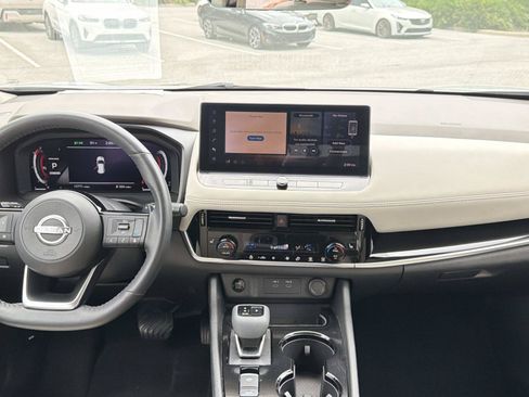 Used 2024 Nissan Rogue SL FWD image 14