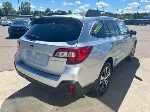 Used 2018 Subaru Outback 2.5i Limited AWD/4WD image 5