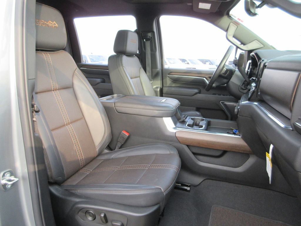 Certified 2024 Chevrolet Silverado 2500 High Country w/ High Country Premium Package AWD/4WD image 26