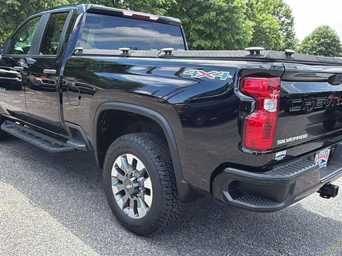 Used 2022 Chevrolet Silverado 2500 Custom w/ Custom Value Package AWD/4WD image 7