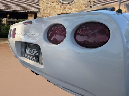 Used 2002 Chevrolet Corvette Convertible w/ Preferred Equipment Group2 RWD image 16
