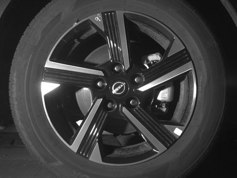 Used 2025 Nissan Sentra SV image 13