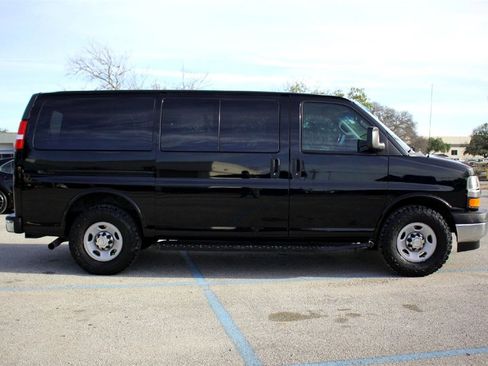 Used 2017 Chevrolet Express 2500 LT w/ LT Preferred Equipment Group image 4