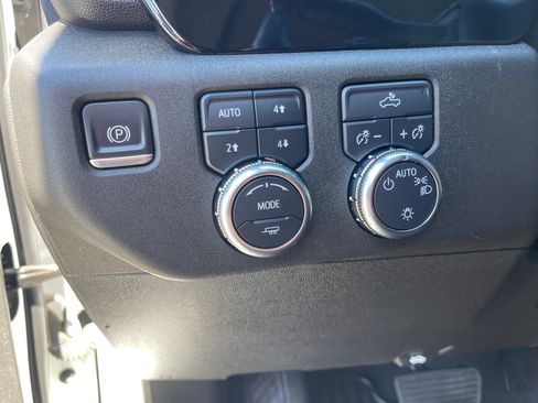 Used 2024 GMC Sierra 1500 SLE w/ X31 Off-Road Package AWD/4WD image 11