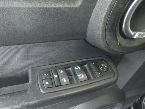 Used 2011 Dodge Nitro Heat image 17