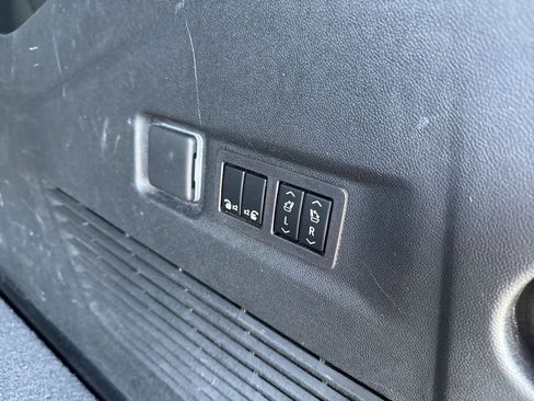 Certified 2023 Chevrolet Suburban High Country image 28