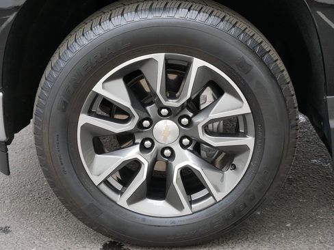Used 2023 Chevrolet Silverado 1500 LT AWD/4WD image 15