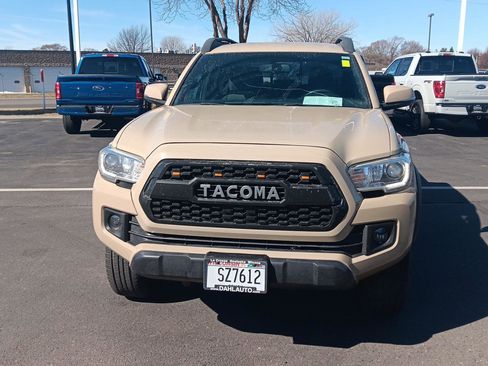 Used 2016 Toyota Tacoma TRD Off-Road w/ Towing Package image 12