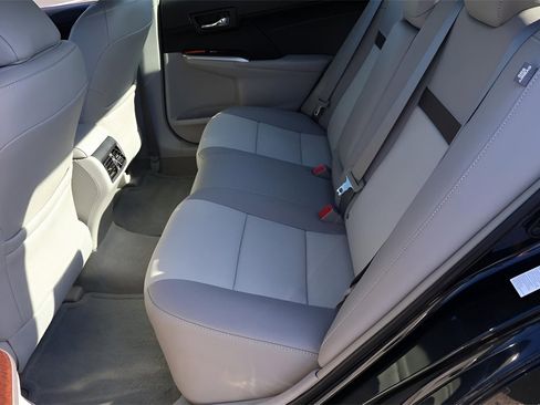 Used 2014 Toyota Camry XLE image 10