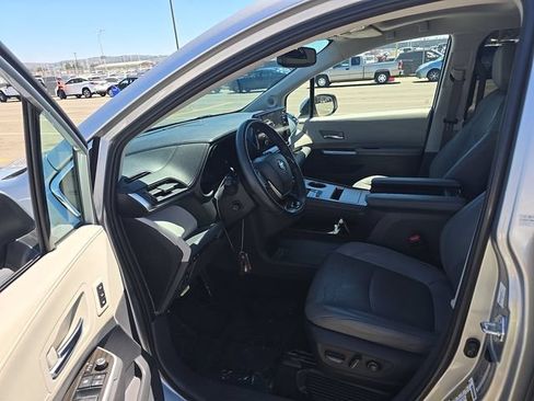 Used 2022 Toyota Sienna Limited AWD/4WD image 7