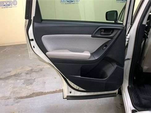 Used 2018 Subaru Forester 2.5i Premium w/ All-Weather Package image 20