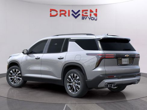 New 2026 Chevrolet Traverse LT image 2