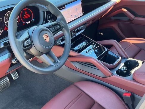 New 2026 Porsche Cayenne S image 34