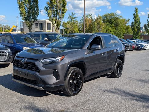 Used 2022 Toyota RAV4 SE image 7