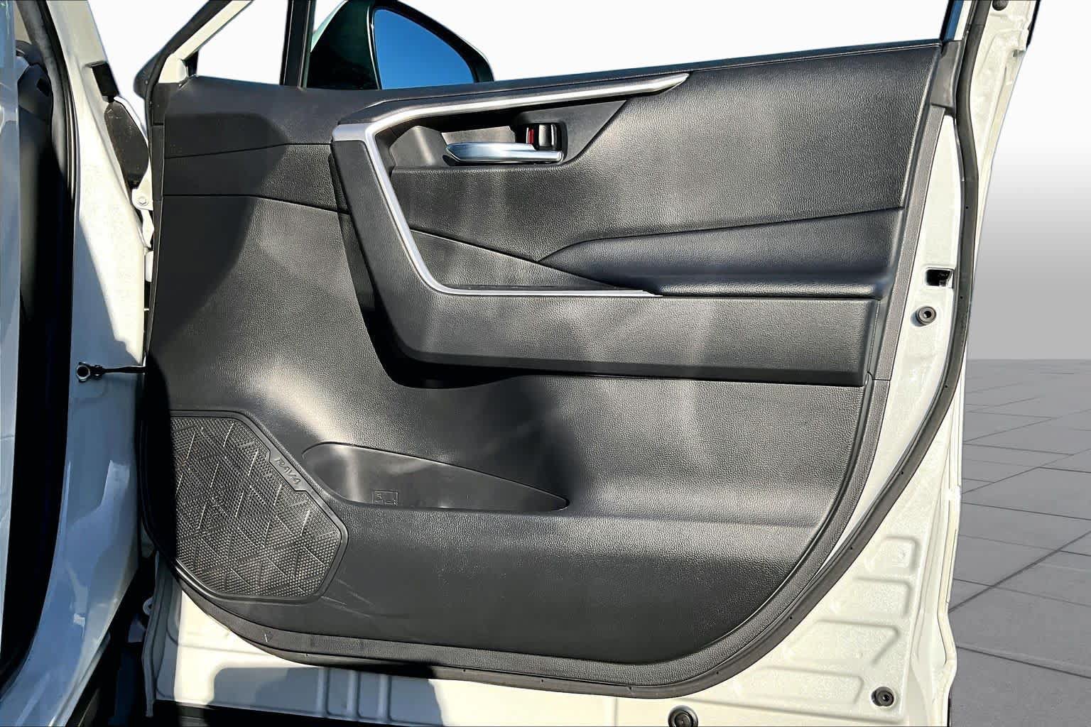 Used 2022 Toyota RAV4 XLE Premium FWD image 21