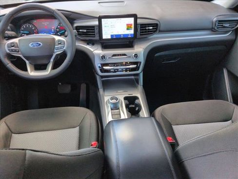 Used 2023 Ford Explorer XLT image 17