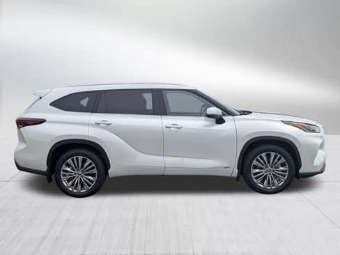 Used 2024 Toyota Highlander Platinum AWD/4WD image 9