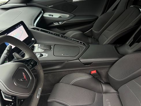 Used 2025 Chevrolet Corvette Z06 image 12