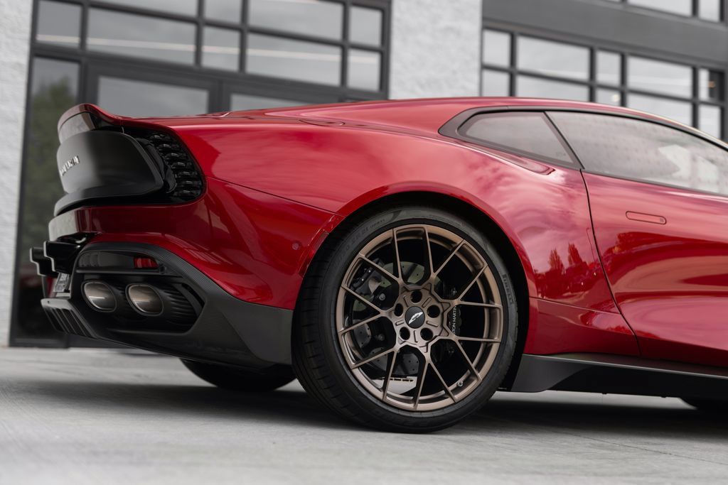 Used 2025 Aston Martin Vanquish RWD image 7