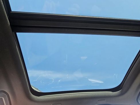 Certified 2022 Volvo XC60 B6 R-Design w/ Climate Package image 25