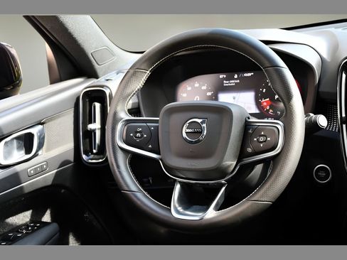 Used 2021 Volvo XC40 T5 R-Design w/ Advanced Package AWD/4WD image 17