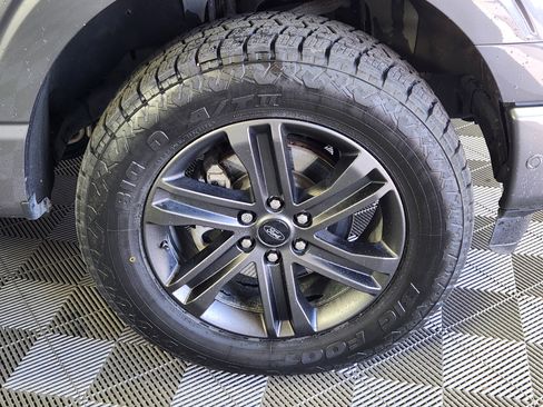 Used 2022 Ford F150 Lariat w/ Equipment Group 502A High image 9