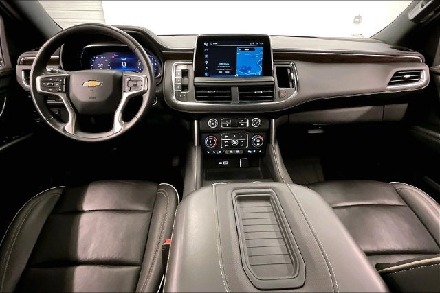 Used 2024 Chevrolet Suburban Premier AWD/4WD image 19