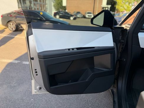 Used 2024 Tesla Cybertruck AWD Crew Cab image 38