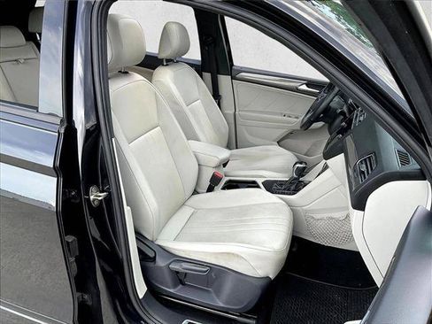 Used 2023 Volkswagen Tiguan SE R-Line FWD image 9