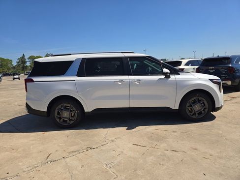 New 2026 Kia Carnival EX FWD image 9