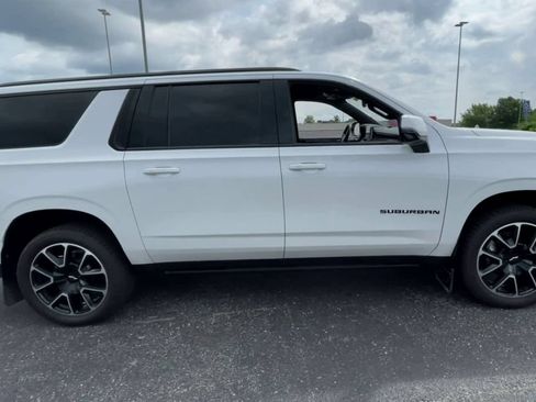 Used 2023 Chevrolet Suburban RST w/ Luxury Package AWD/4WD image 8