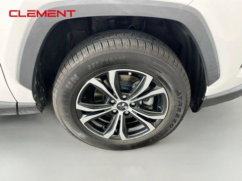 Used 2022 Toyota RAV4 LE FWD image 36