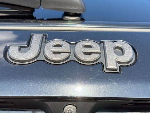 Used 2023 Jeep Compass Trailhawk AWD/4WD image 11