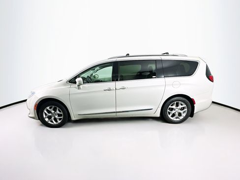 Used 2019 Chrysler Pacifica Touring-L Plus w/ Advanced Safetytec Group FWD image 4