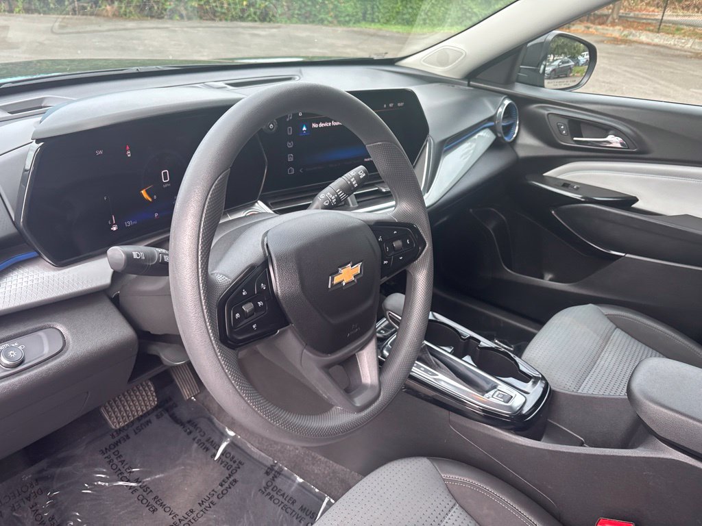 Used 2025 Chevrolet Trax LT FWD image 12