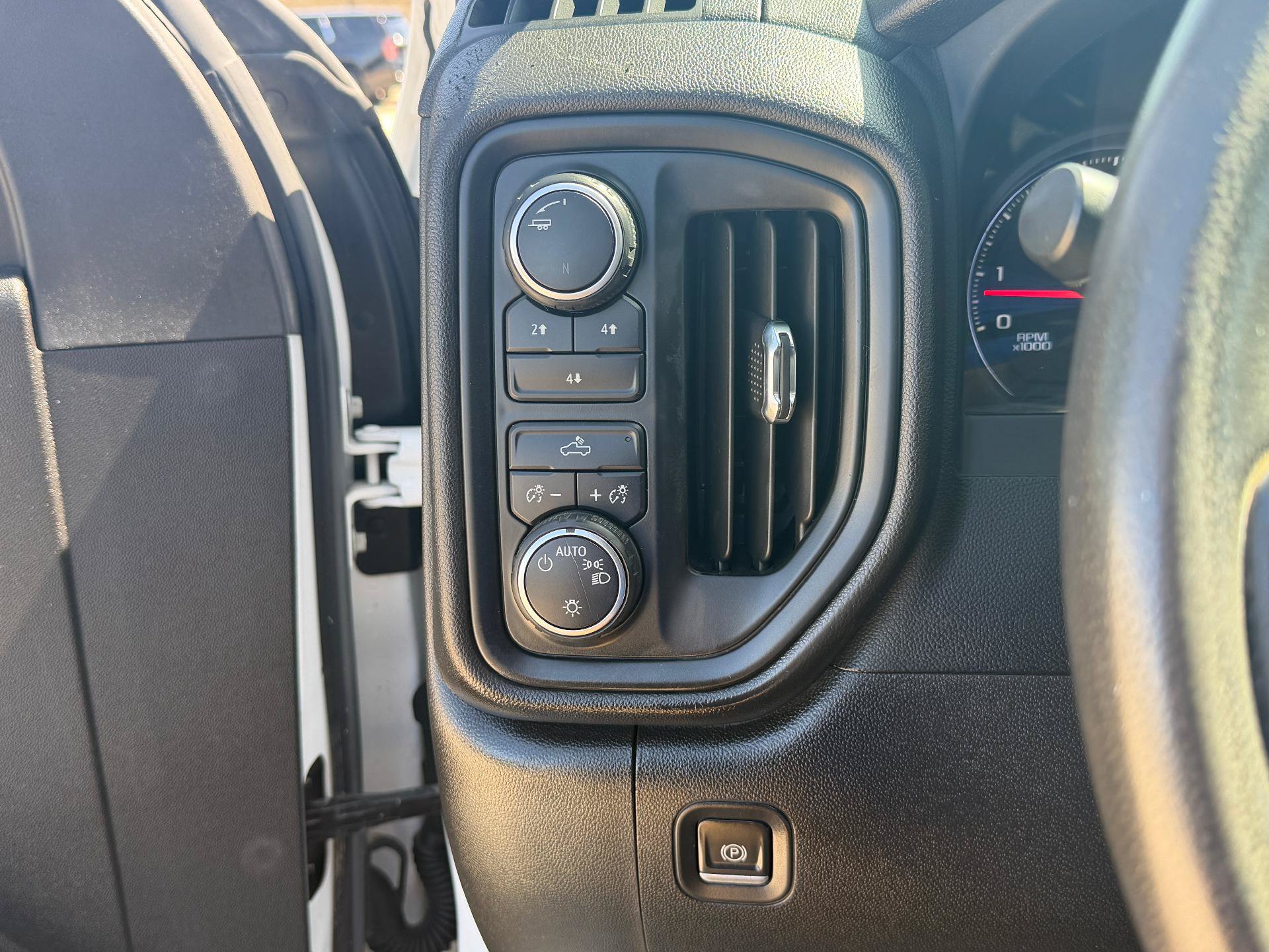 Used 2022 Chevrolet Silverado 2500 Custom w/ Custom Convenience Package AWD/4WD image 16