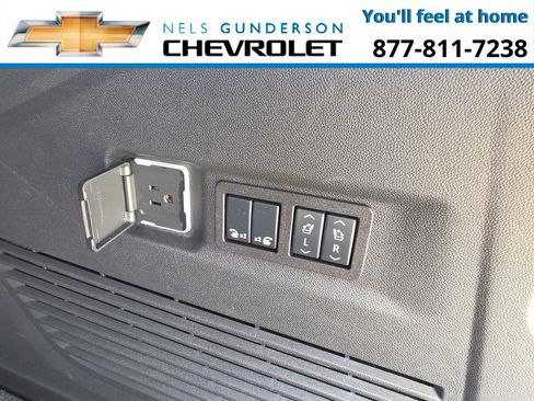 Certified 2025 Chevrolet Suburban High Country AWD/4WD image 10