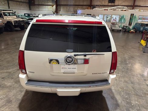 Used 2010 Cadillac Escalade ESV Premium AWD/4WD image 21
